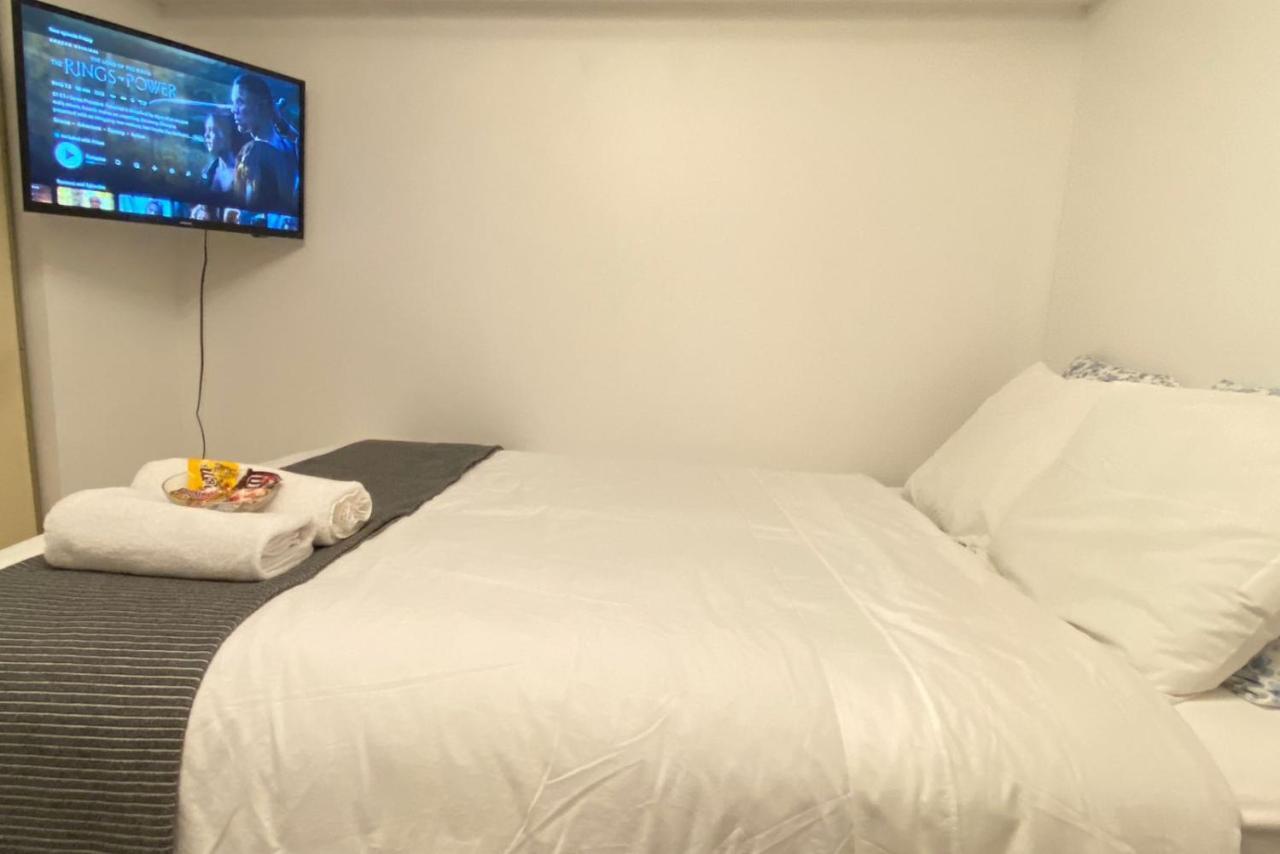 Toronto Bed & Breakfast - Free Parking Экстерьер фото