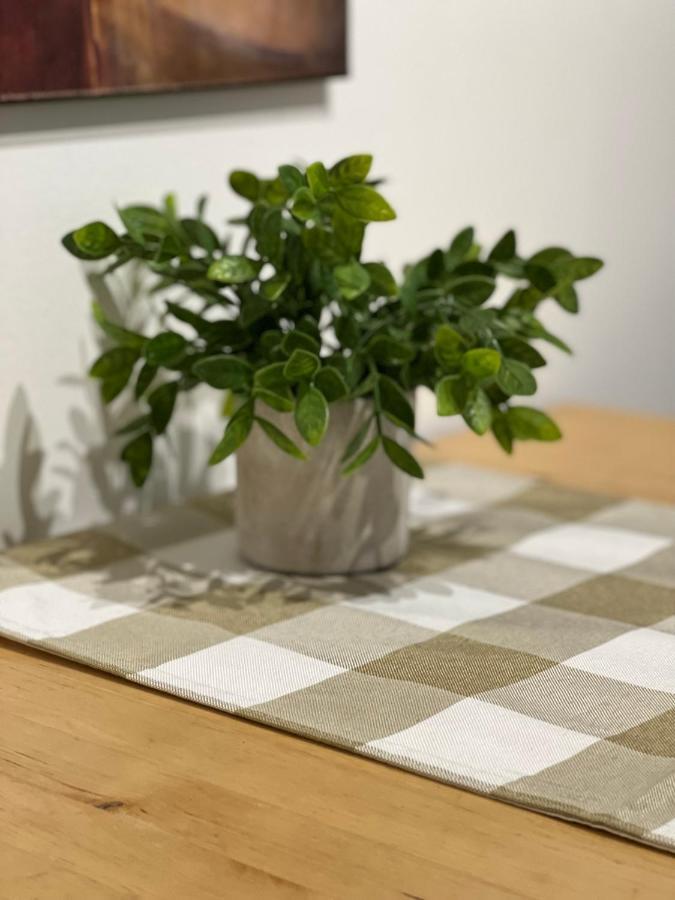 Toronto Bed & Breakfast - Free Parking Экстерьер фото