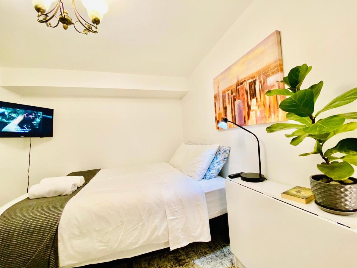 Toronto Bed & Breakfast - Free Parking Экстерьер фото