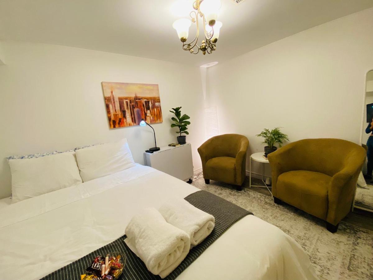 Toronto Bed & Breakfast - Free Parking Экстерьер фото