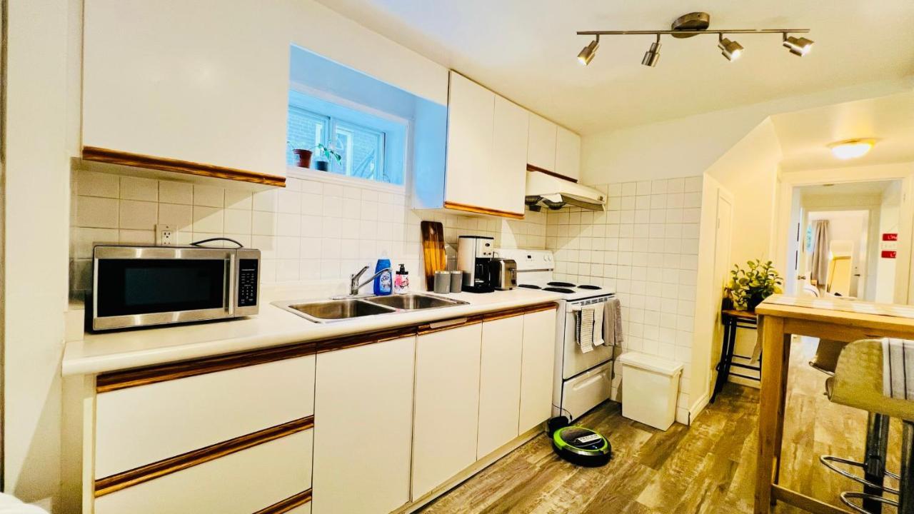 Toronto Bed & Breakfast - Free Parking Экстерьер фото