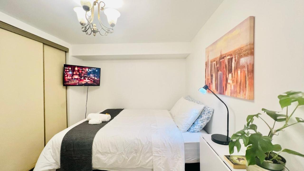 Toronto Bed & Breakfast - Free Parking Экстерьер фото