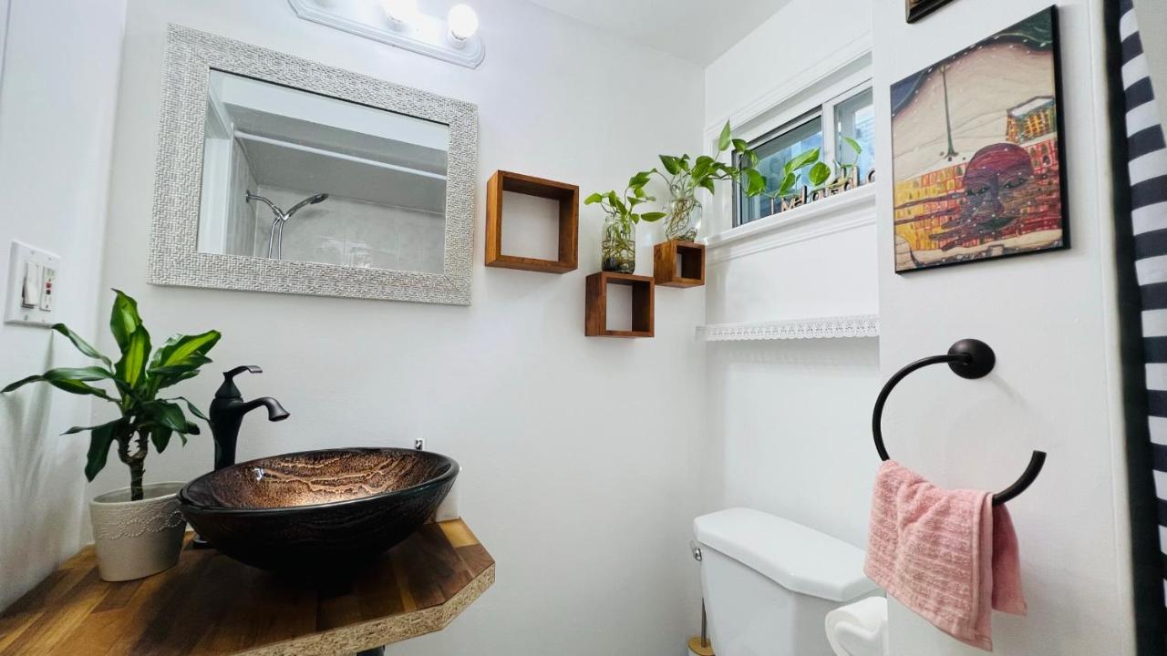 Toronto Bed & Breakfast - Free Parking Экстерьер фото