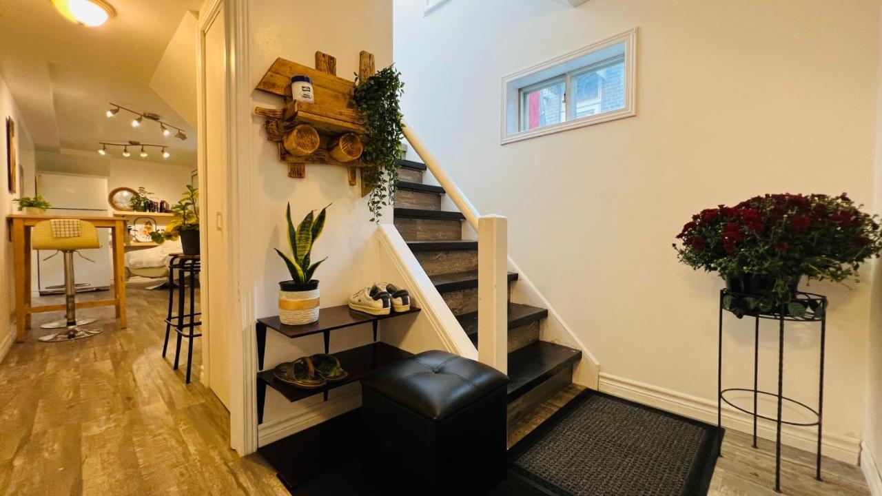 Toronto Bed & Breakfast - Free Parking Экстерьер фото