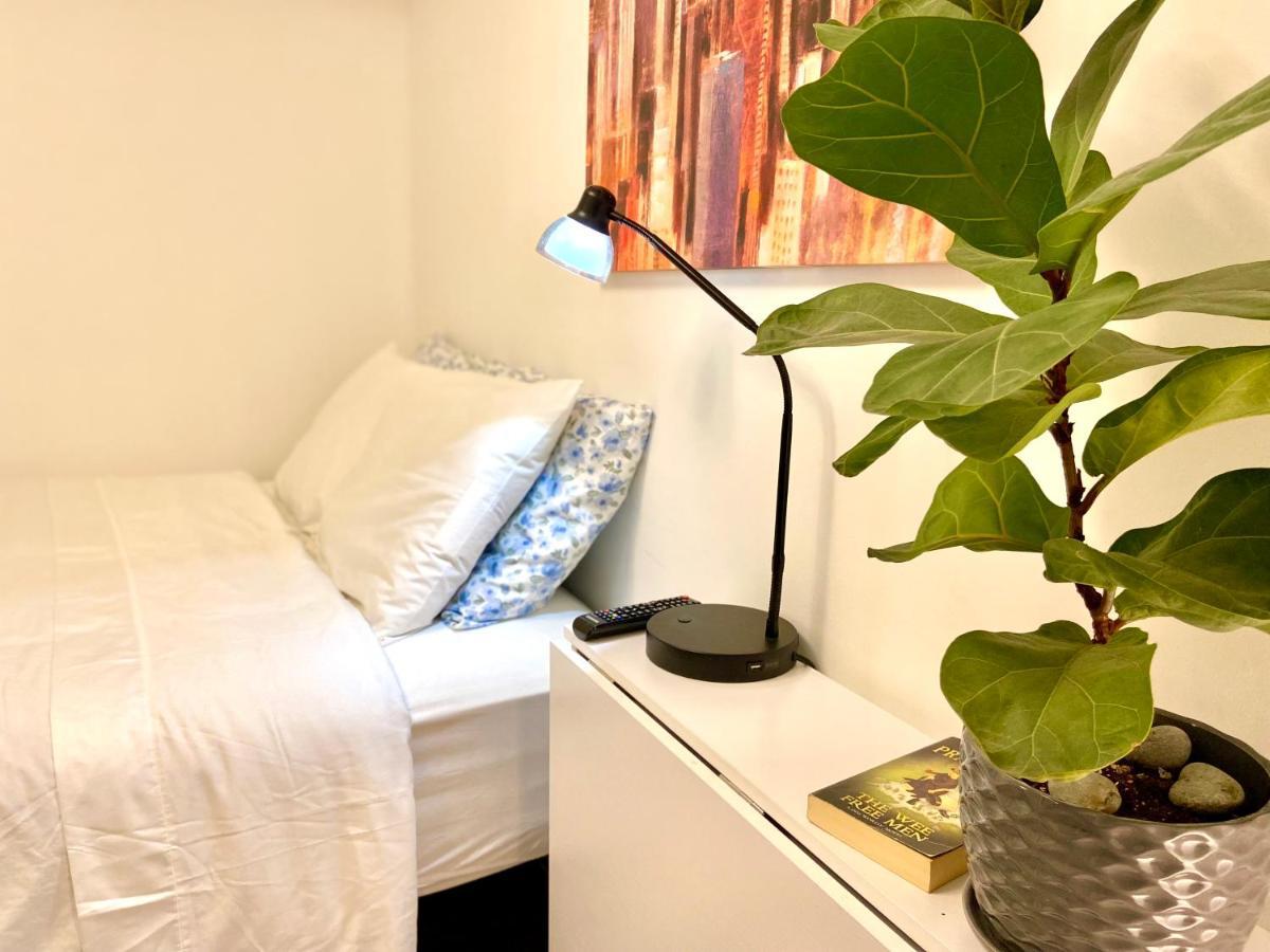 Toronto Bed & Breakfast - Free Parking Экстерьер фото