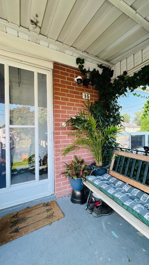 Toronto Bed & Breakfast - Free Parking Экстерьер фото