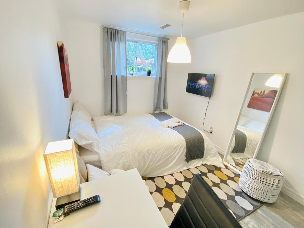 Toronto Bed & Breakfast - Free Parking Экстерьер фото