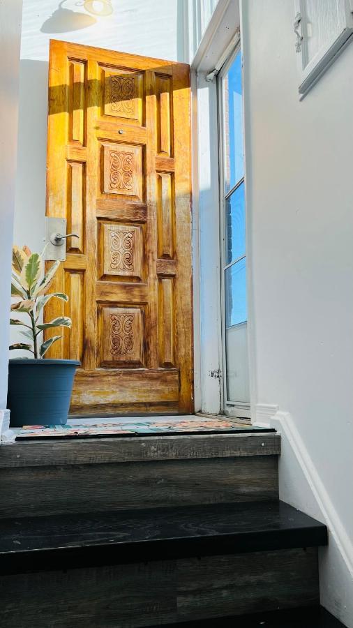 Toronto Bed & Breakfast - Free Parking Экстерьер фото