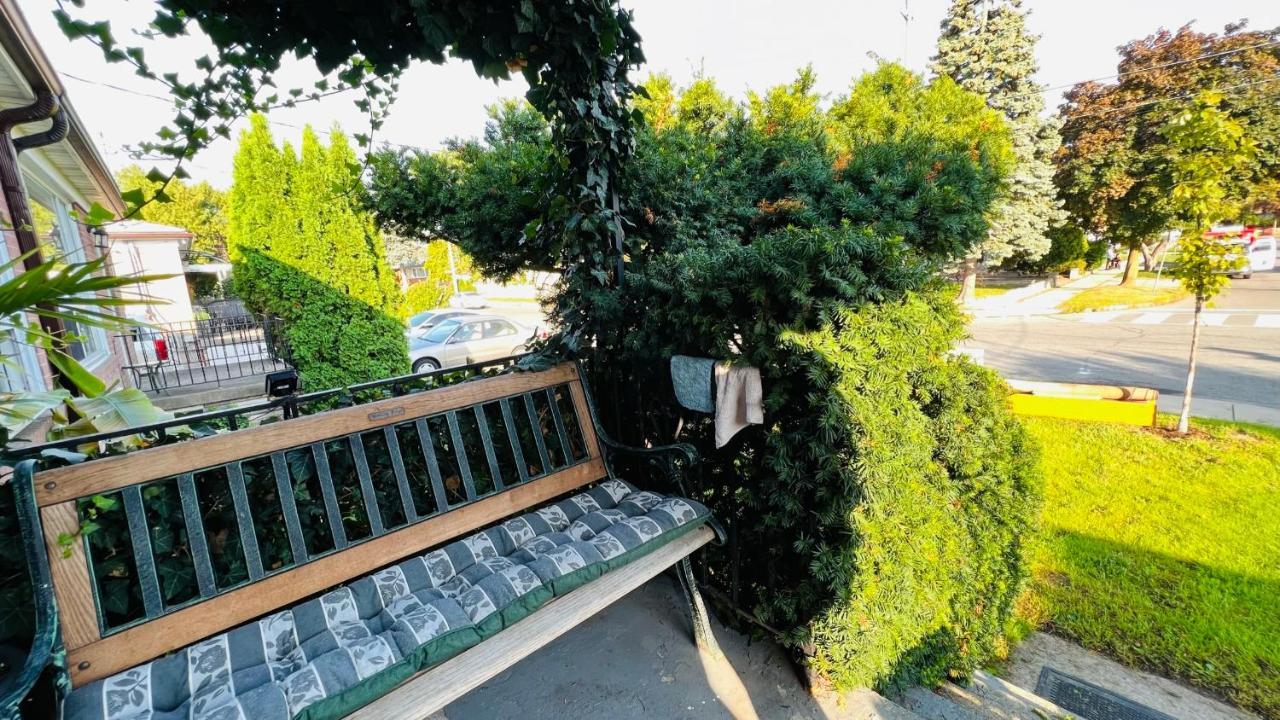 Toronto Bed & Breakfast - Free Parking Экстерьер фото