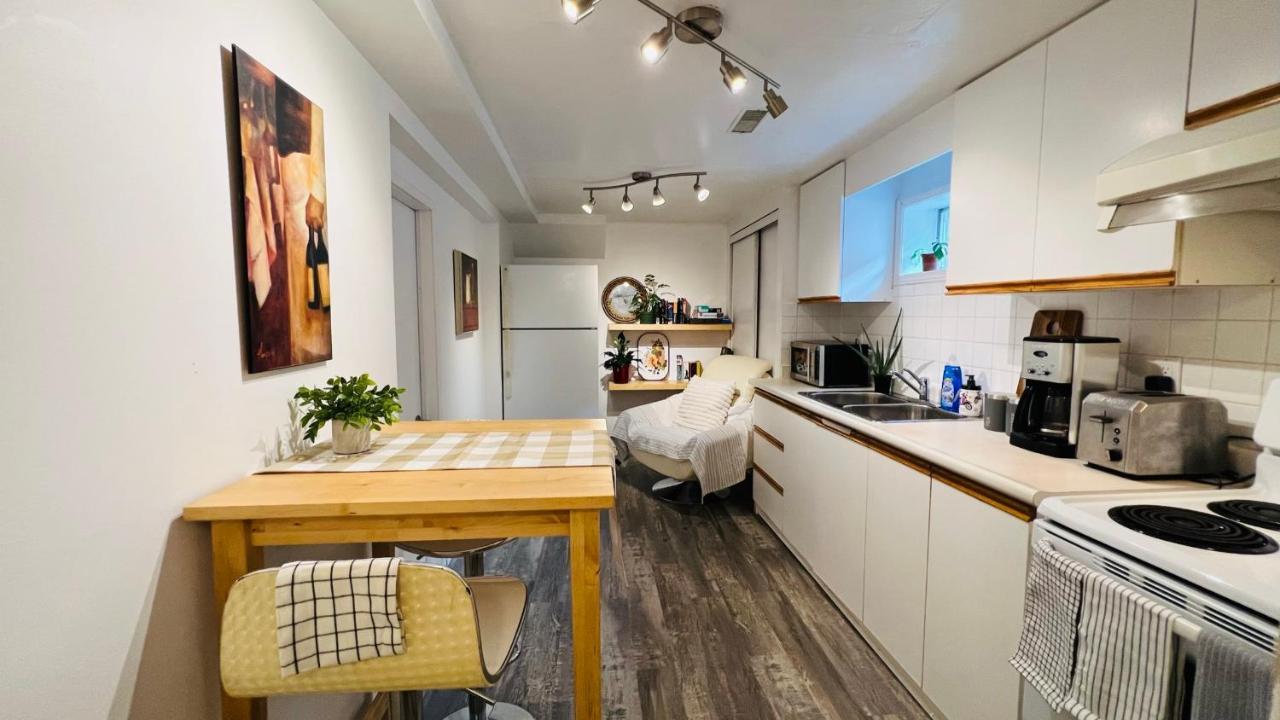 Toronto Bed & Breakfast - Free Parking Экстерьер фото