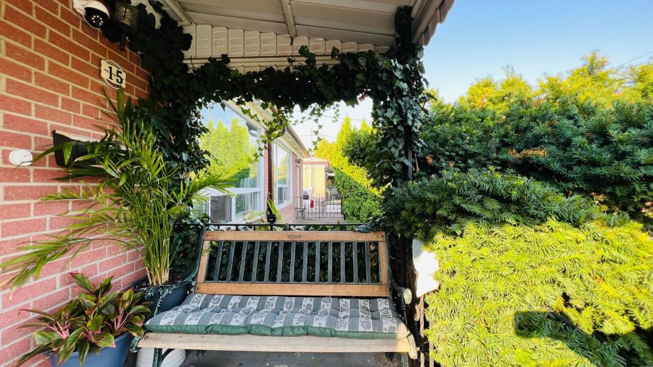 Toronto Bed & Breakfast - Free Parking Экстерьер фото