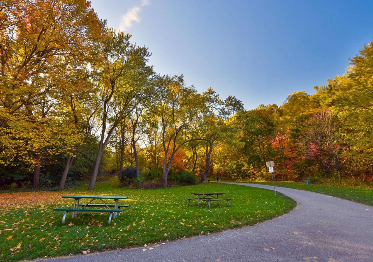 Toronto Bed & Breakfast - Free Parking Экстерьер фото