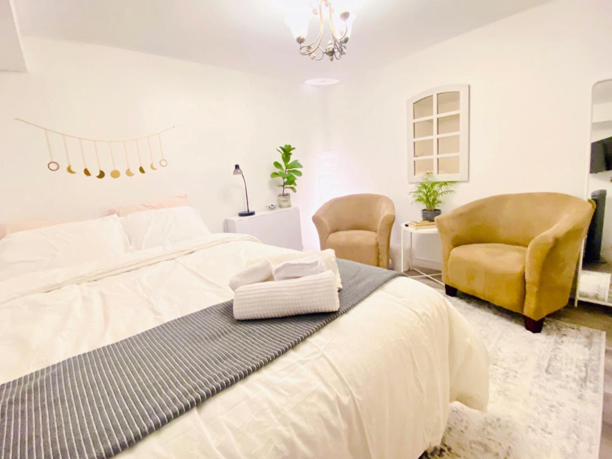 Toronto Bed & Breakfast - Free Parking Экстерьер фото