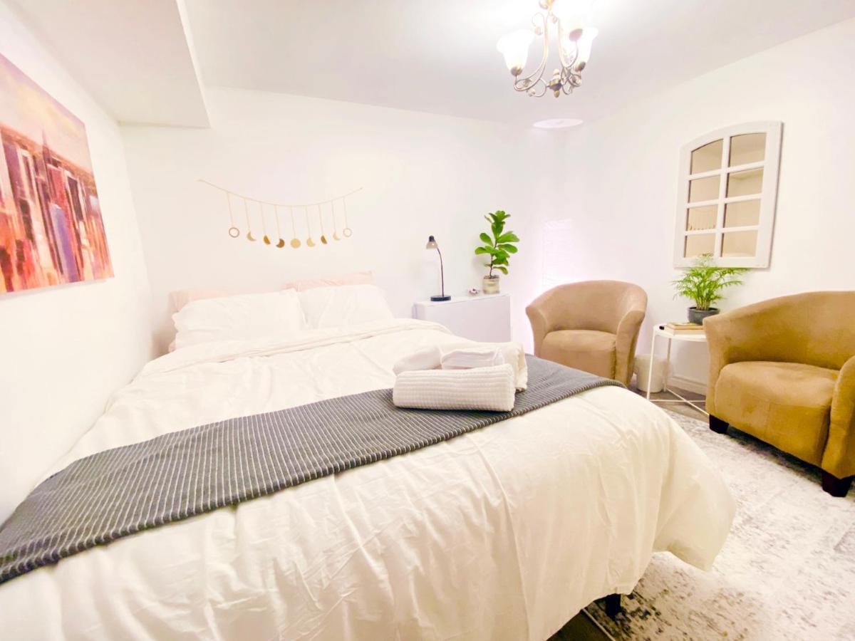 Toronto Bed & Breakfast - Free Parking Экстерьер фото