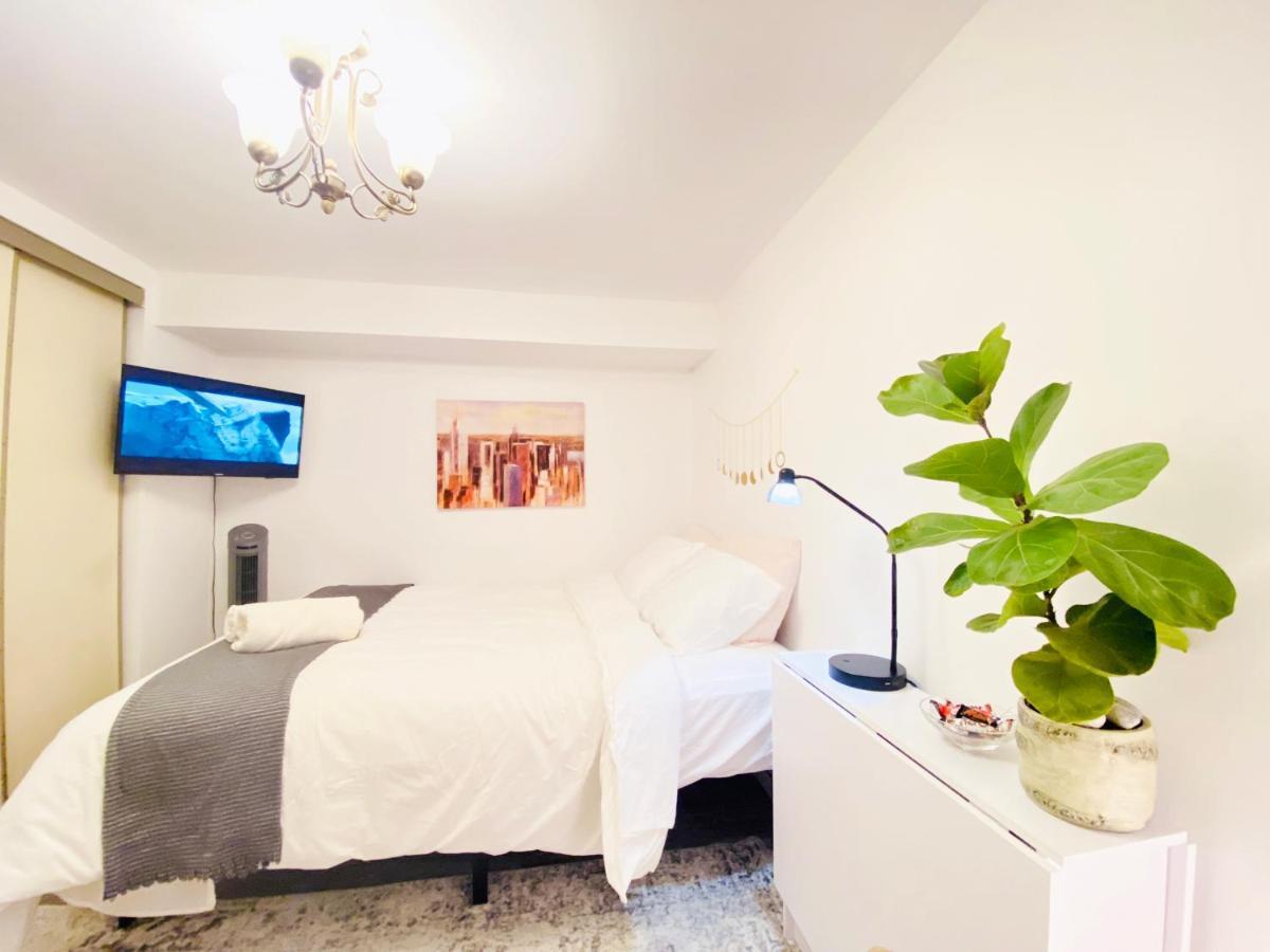 Toronto Bed & Breakfast - Free Parking Экстерьер фото