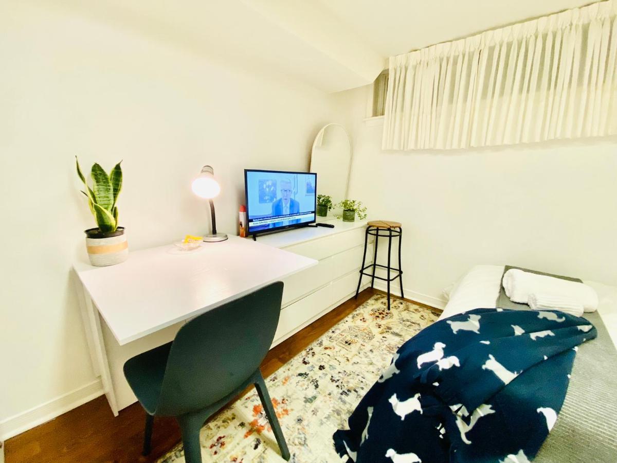 Toronto Bed & Breakfast - Free Parking Экстерьер фото