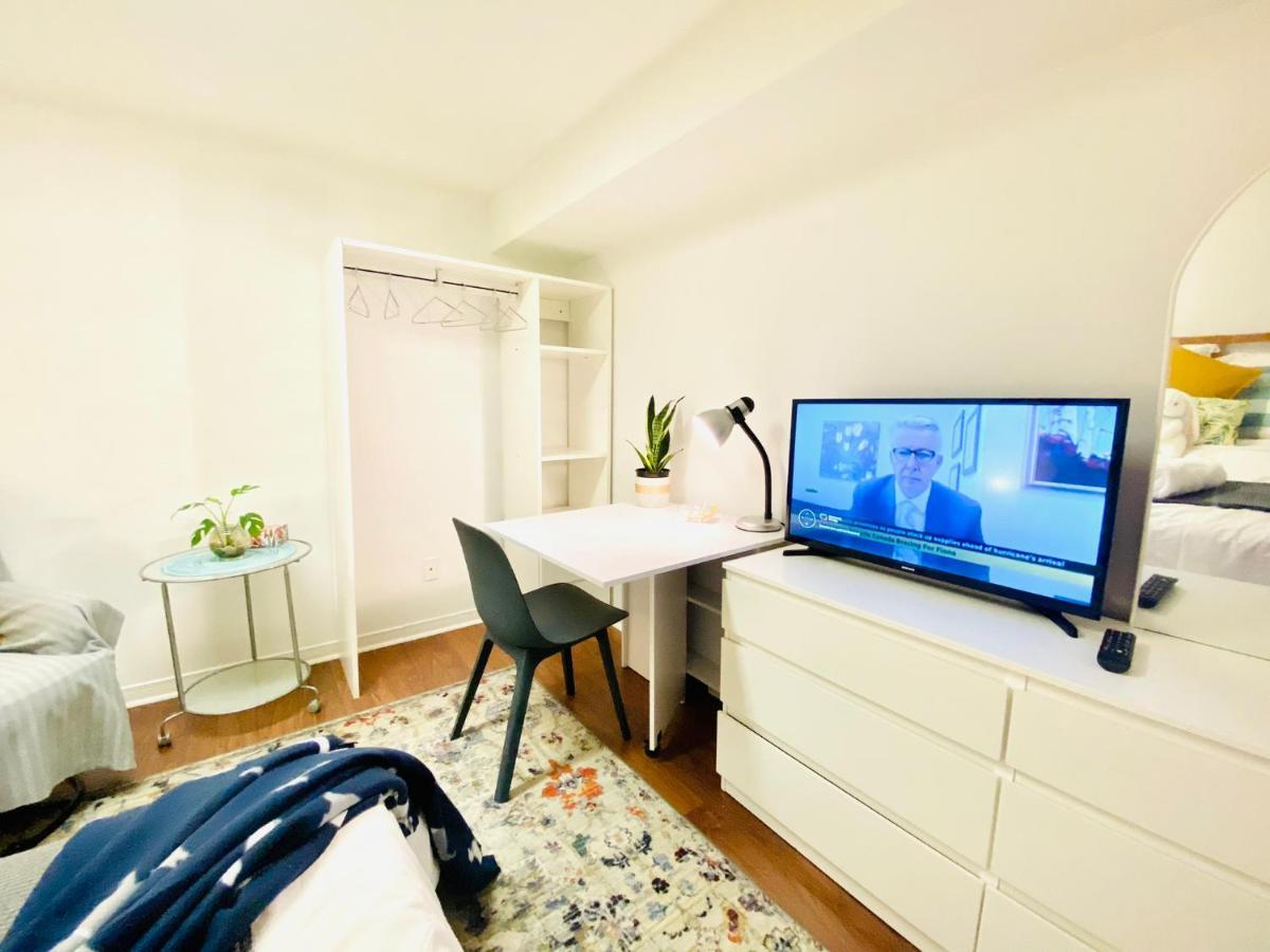 Toronto Bed & Breakfast - Free Parking Экстерьер фото