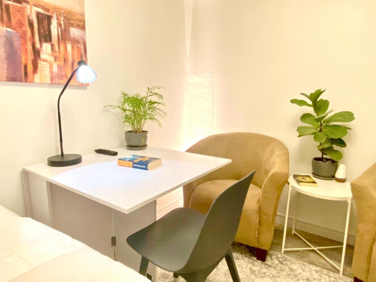 Toronto Bed & Breakfast - Free Parking Экстерьер фото