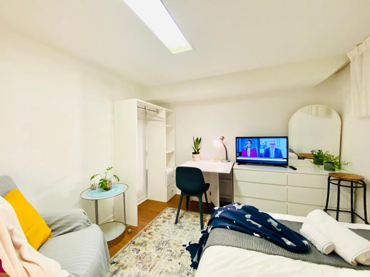 Toronto Bed & Breakfast - Free Parking Экстерьер фото